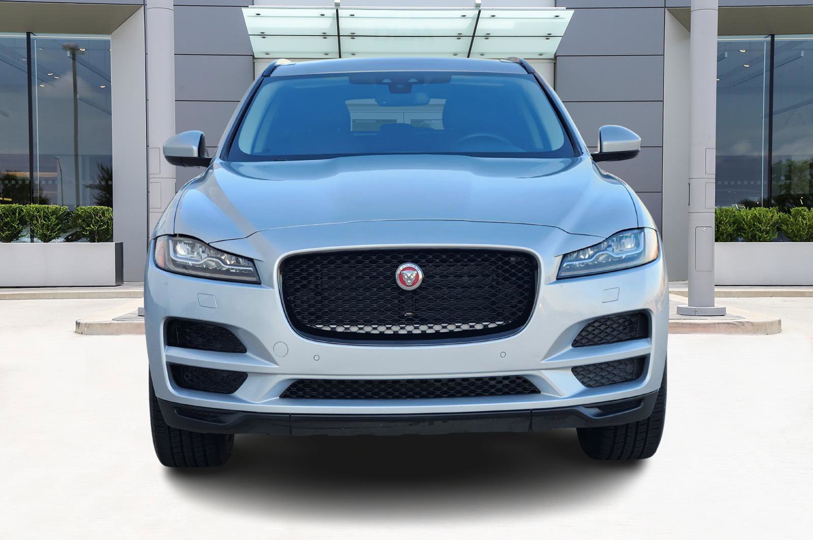 Used 2018 Jaguar F-PACE Prestige image 2