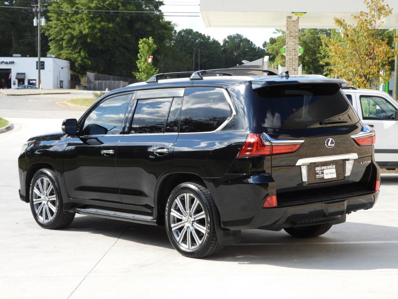 Used 2016 Lexus LX 570 4WD w/ 3rd Row & Luxury Pkg image 39