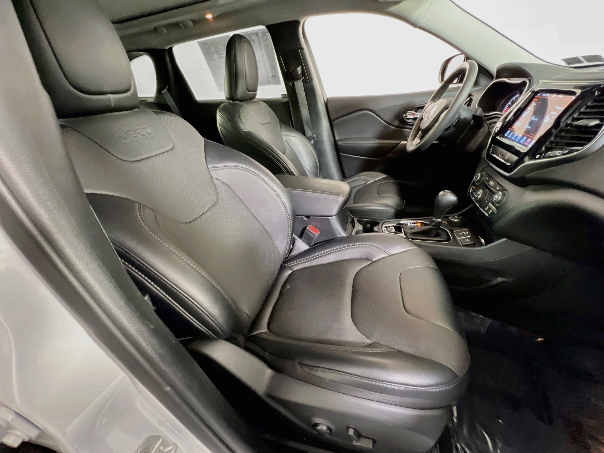 Used 2022 Jeep Cherokee Limited AWD/4WD image 27