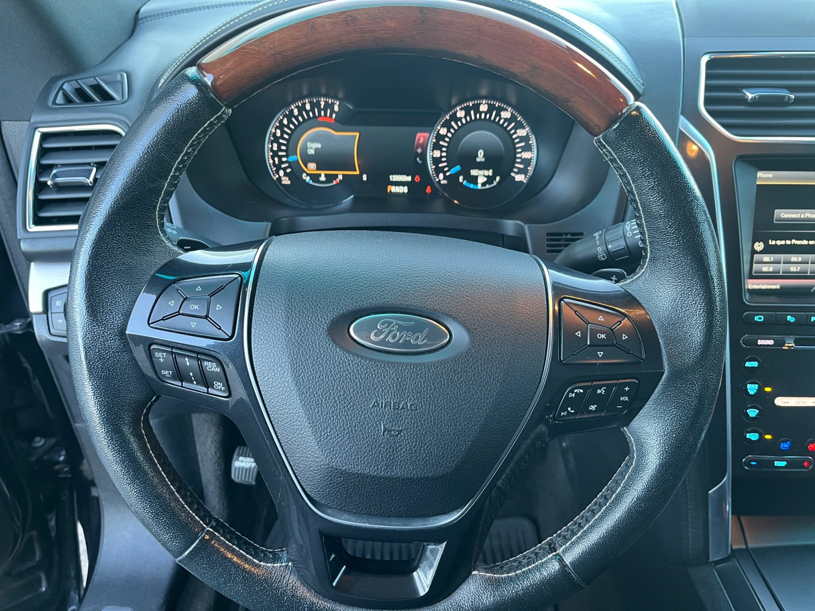 Used 2016 Ford Explorer Platinum image 9