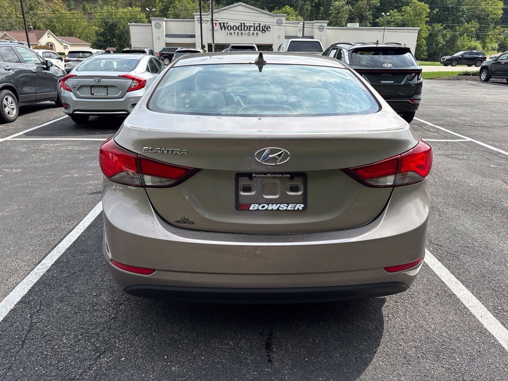 Used 2015 Hyundai Elantra SE w/ Option Group 02 FWD image 4