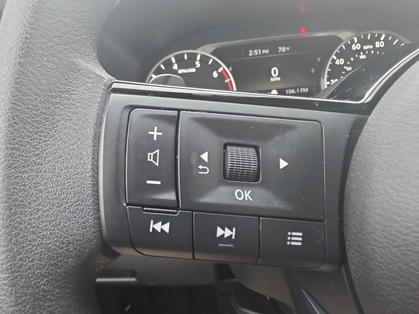 Used 2023 Nissan Rogue SV FWD image 15