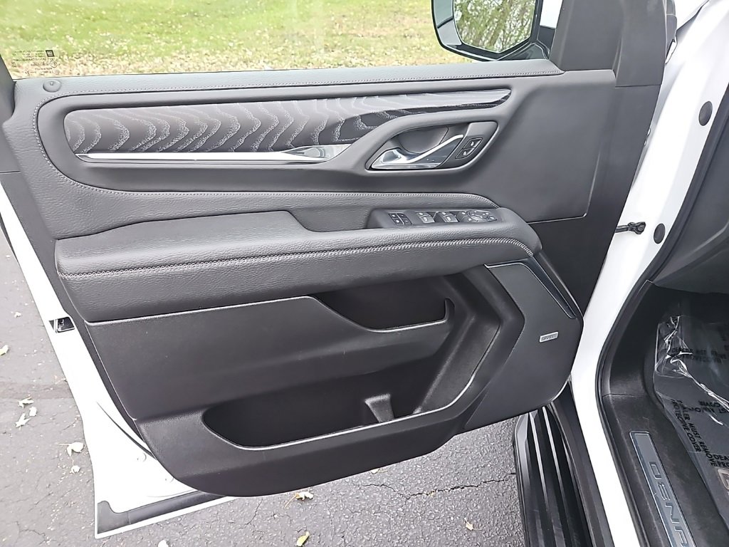 Used 2023 GMC Yukon Denali image 14