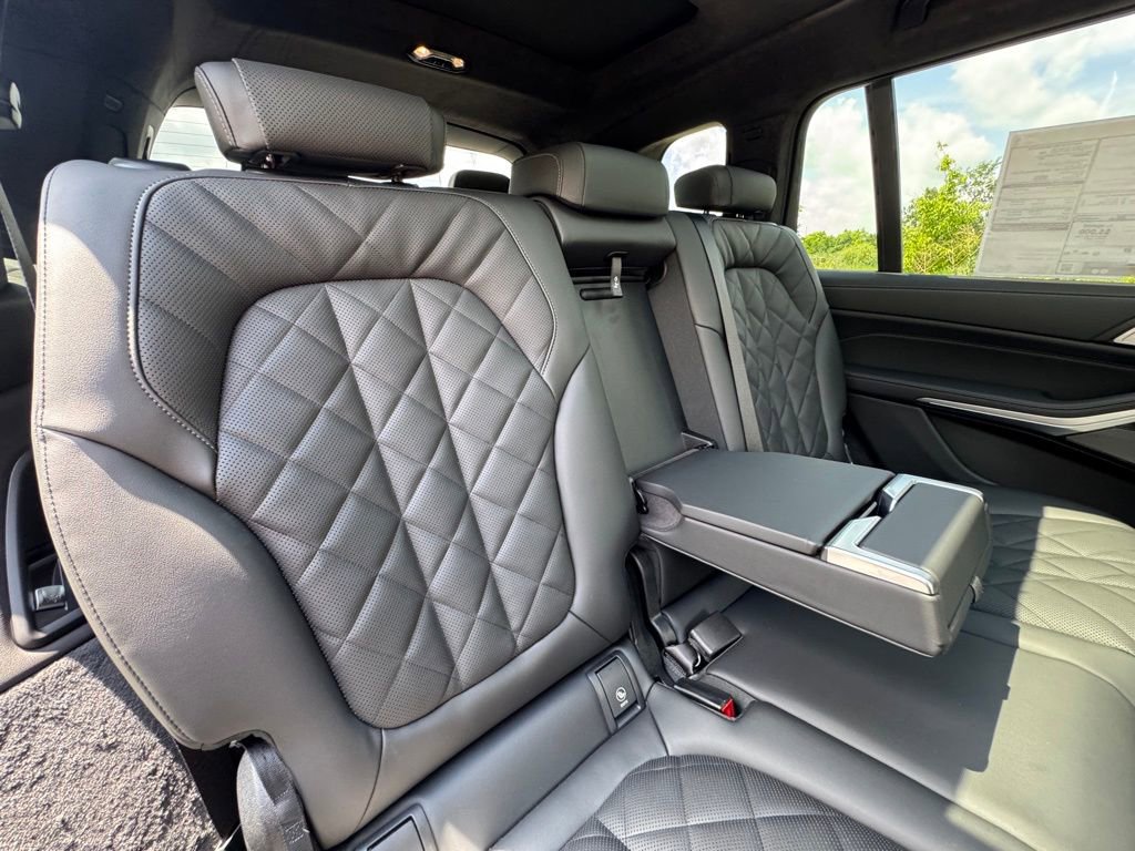 Used 2026 BMW X7 xDrive40i w/ M Sport Package image 26