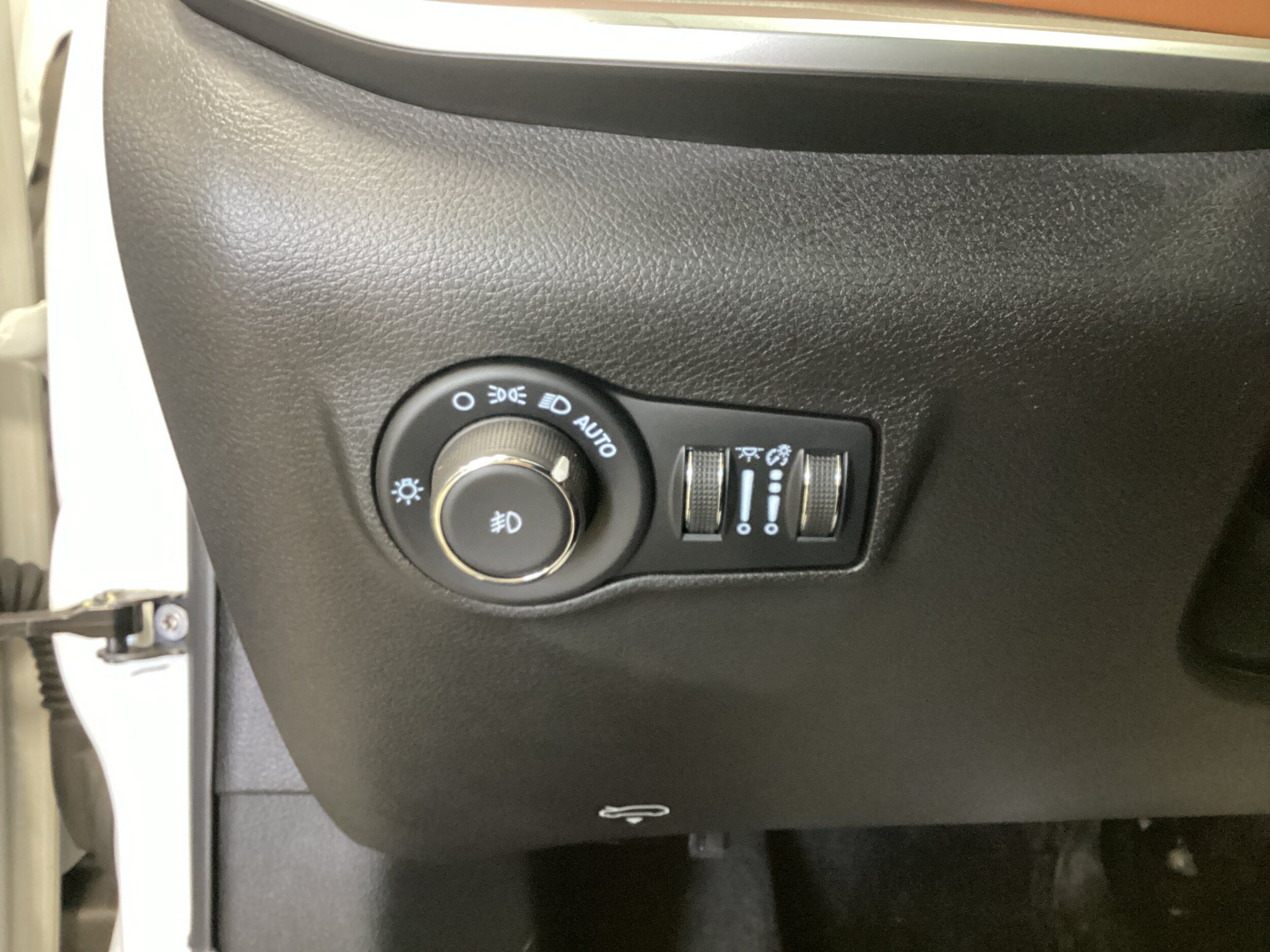 Used 2025 Jeep Compass Limited AWD/4WD image 18