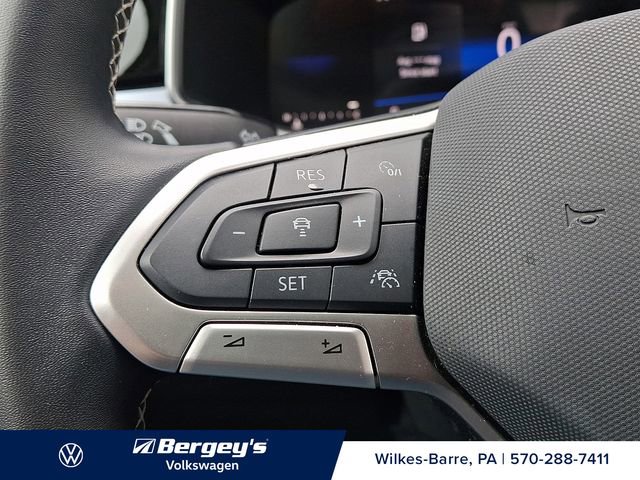 Used 2025 Volkswagen Taos SE AWD/4WD image 24