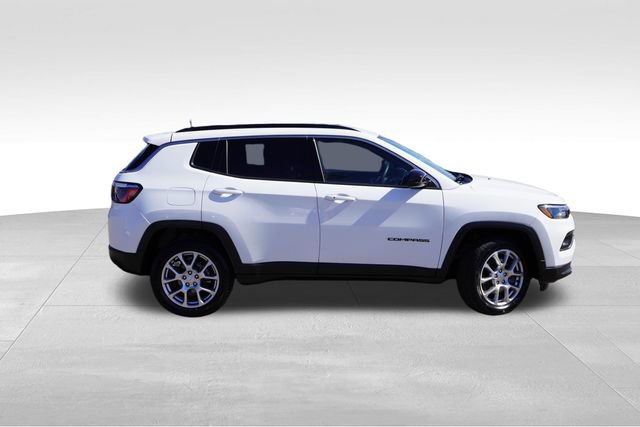 Certified 2023 Jeep Compass Latitude AWD/4WD image 3