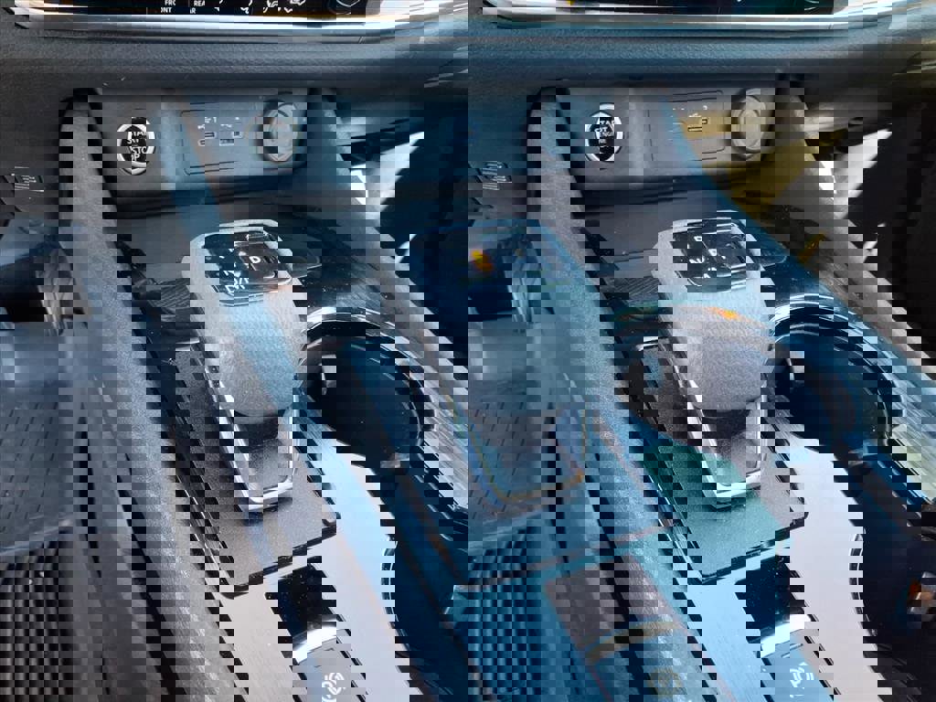 Used 2023 Nissan Rogue SV image 11