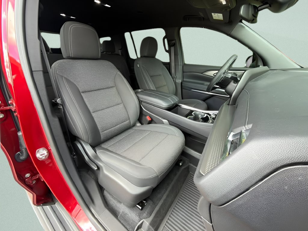 Used 2025 Chevrolet Traverse LT w/ Driver Confidence Package FWD image 25