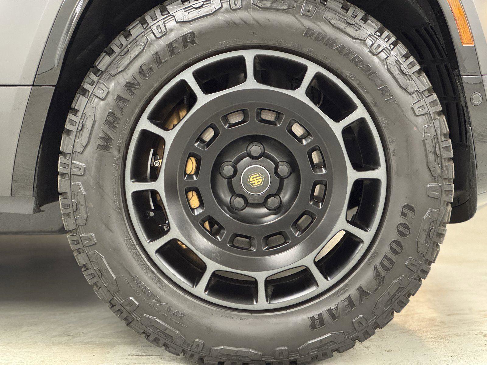 Used 2025 Land Rover Defender 110 AWD/4WD image 46