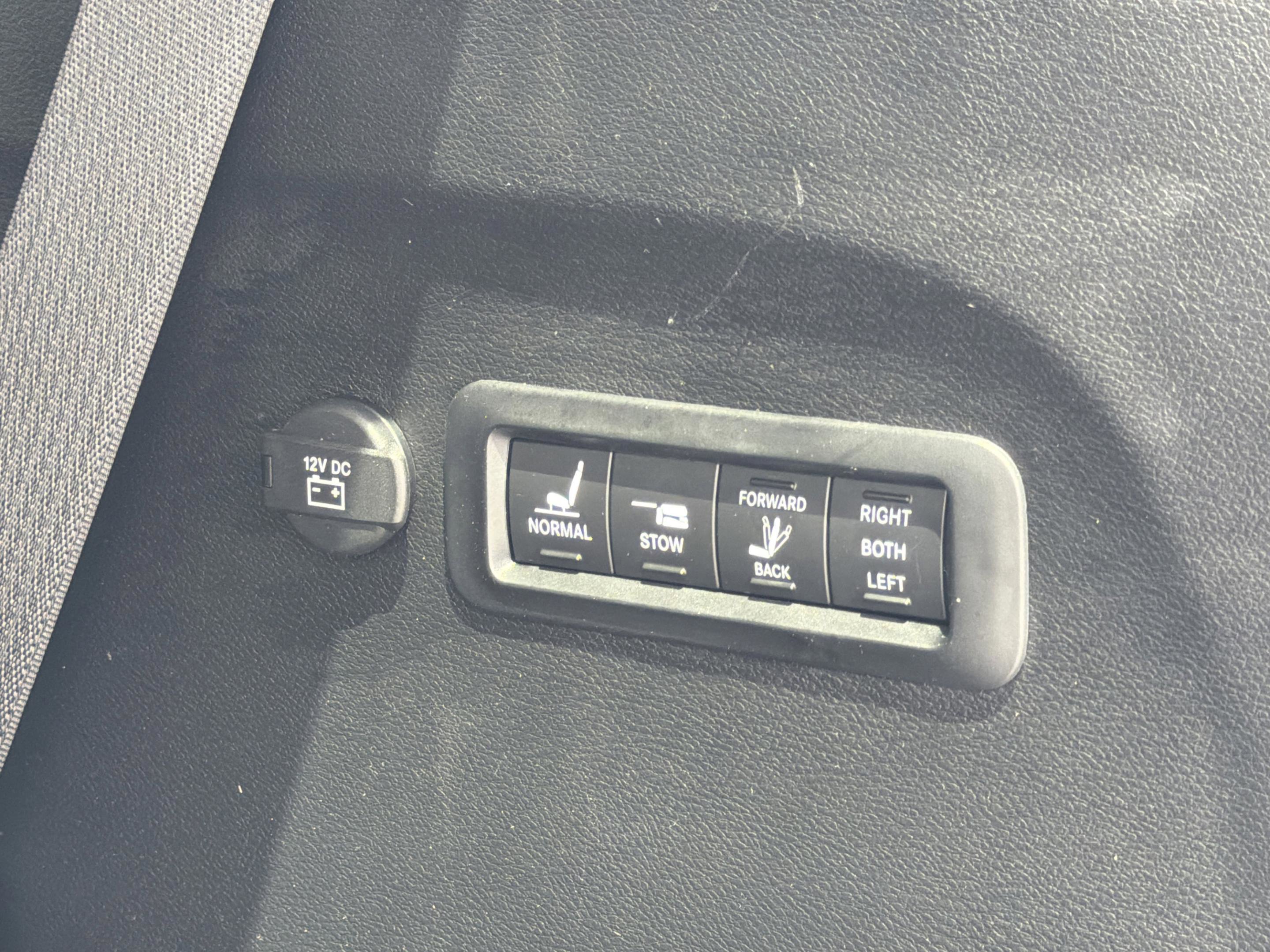 Used 2019 Chrysler Pacifica Limited FWD image 36