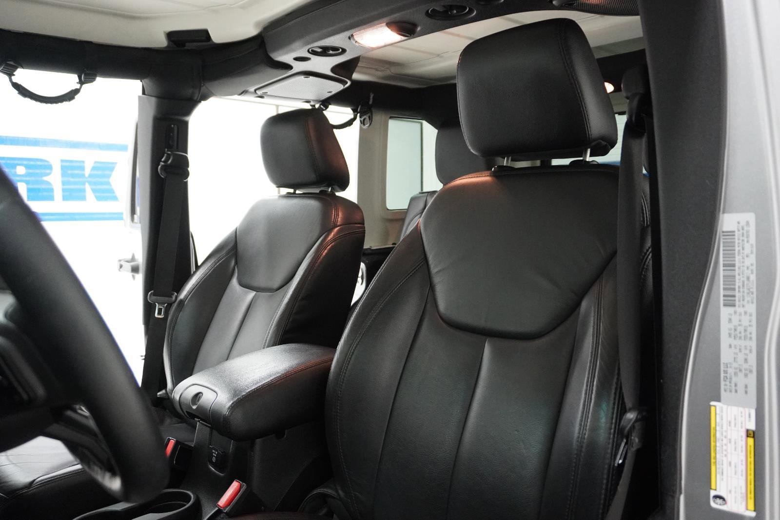 Used 2015 Jeep Wrangler Altitude image 16