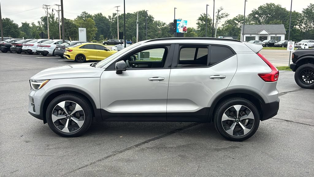 Certified 2025 Volvo XC40 B5 Plus AWD/4WD image 3