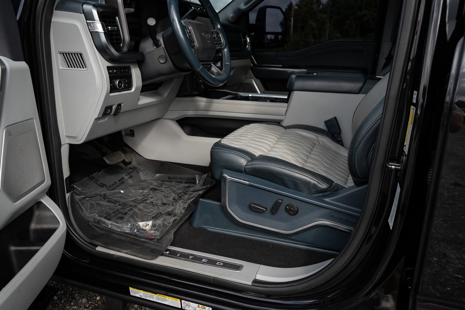 Used 2024 Ford F450 Limited AWD/4WD image 36
