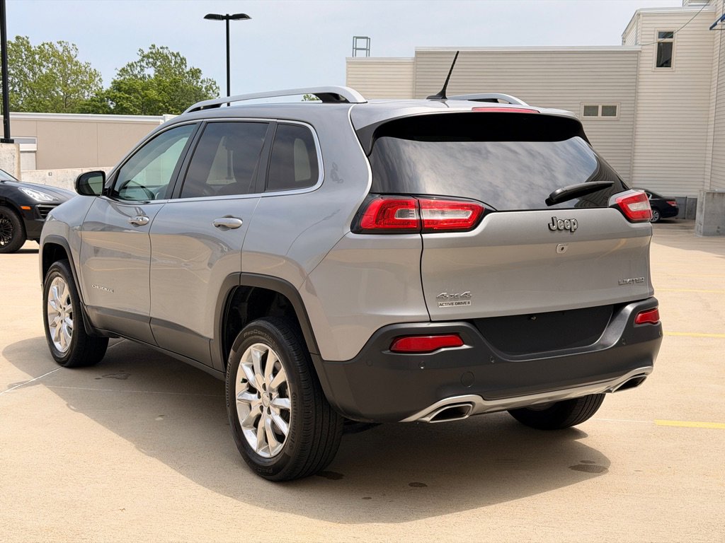 Used 2015 Jeep Cherokee Limited w/ Luxury Group AWD/4WD image 5