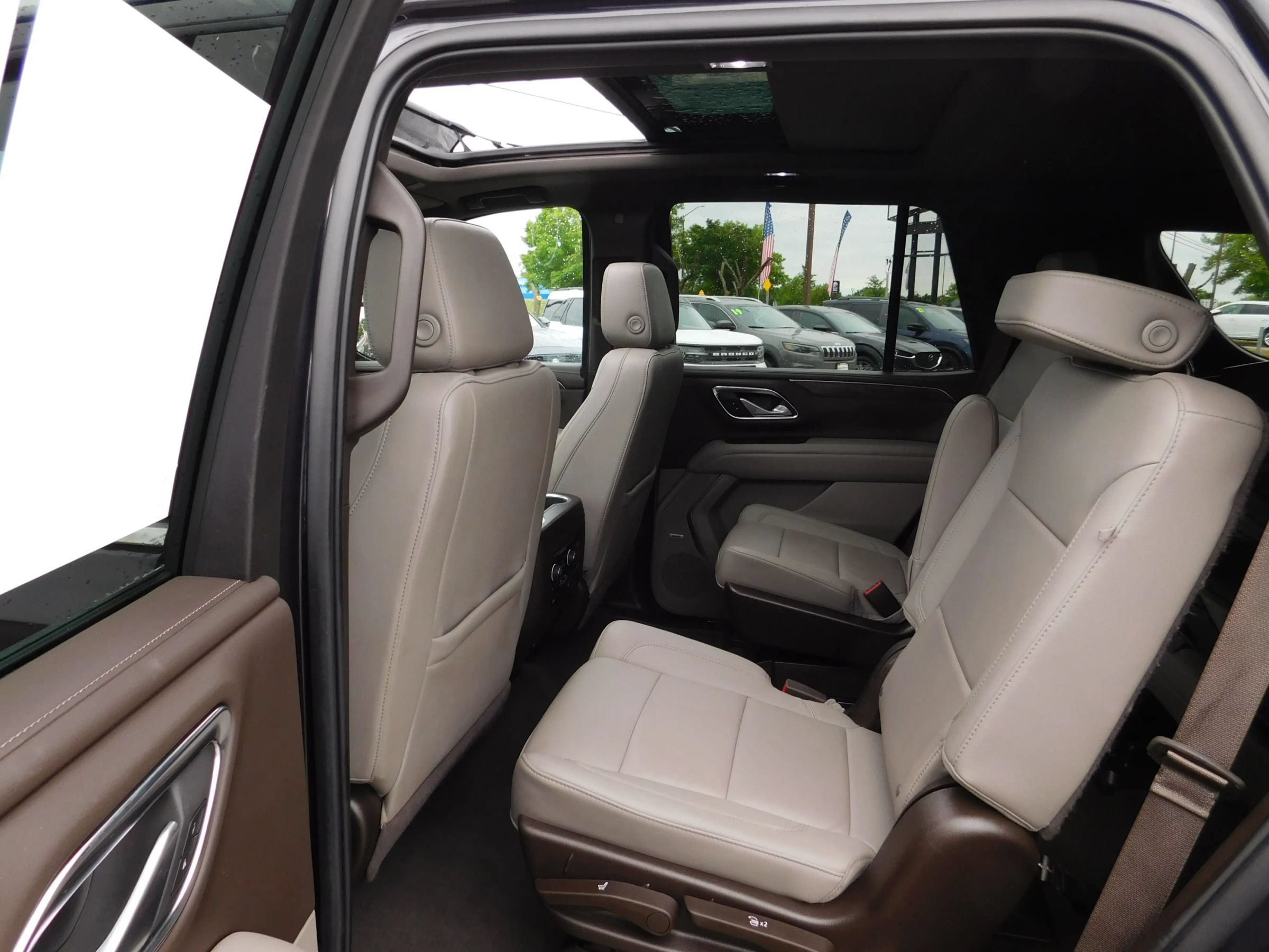 Used 2022 Chevrolet Tahoe LT w/ LT Signature Plus Package AWD/4WD image 14