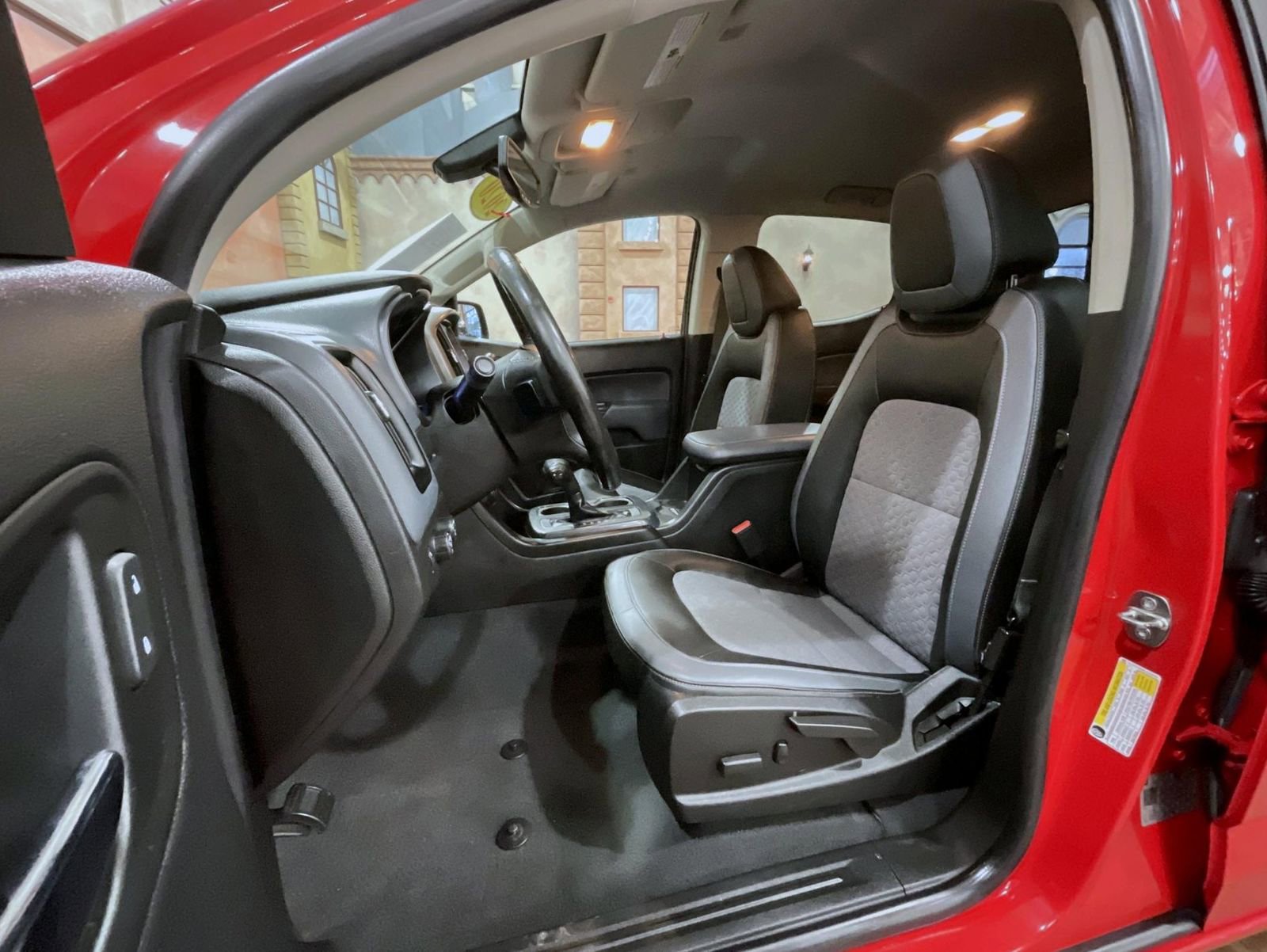 Used 2020 Chevrolet Colorado Z71 AWD/4WD image 10