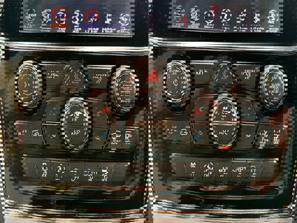 Used 2020 Jeep Grand Cherokee Limited w/ Luxury Group II image 27