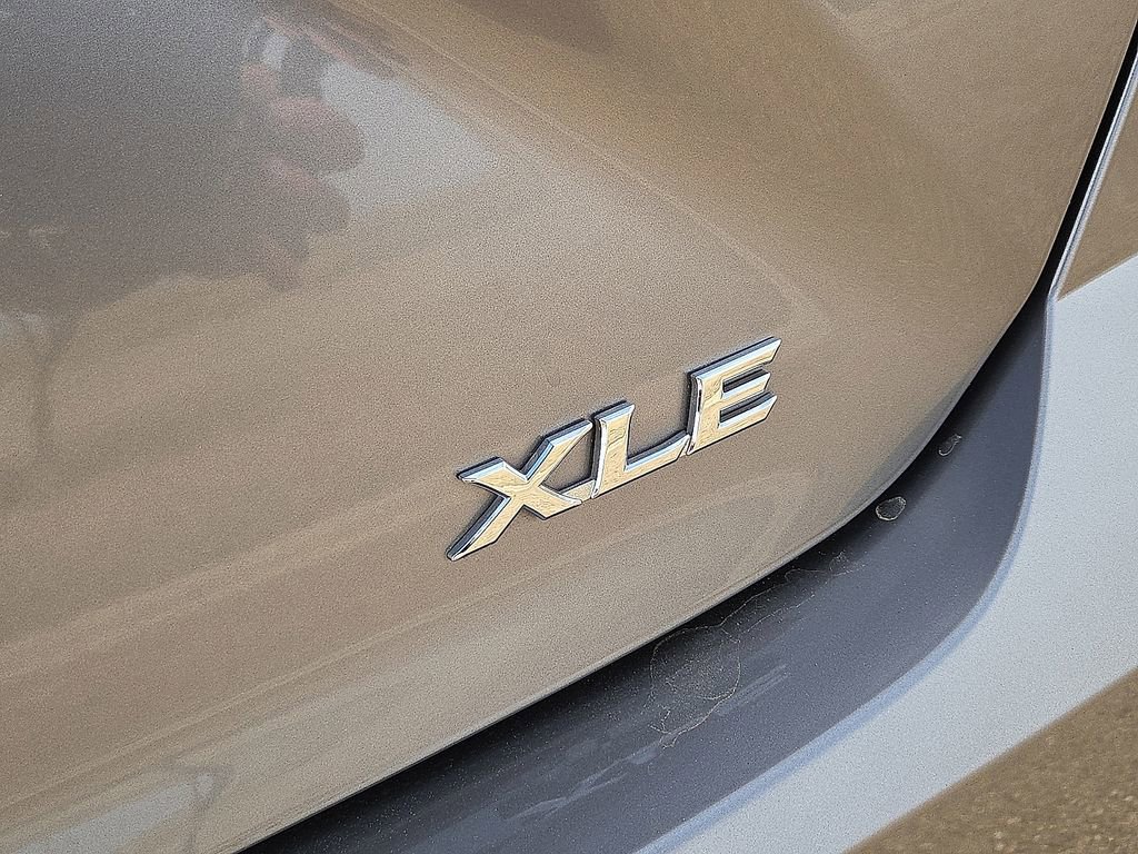 Used 2025 Toyota Camry XLE w/ Premium Plus Package image 15