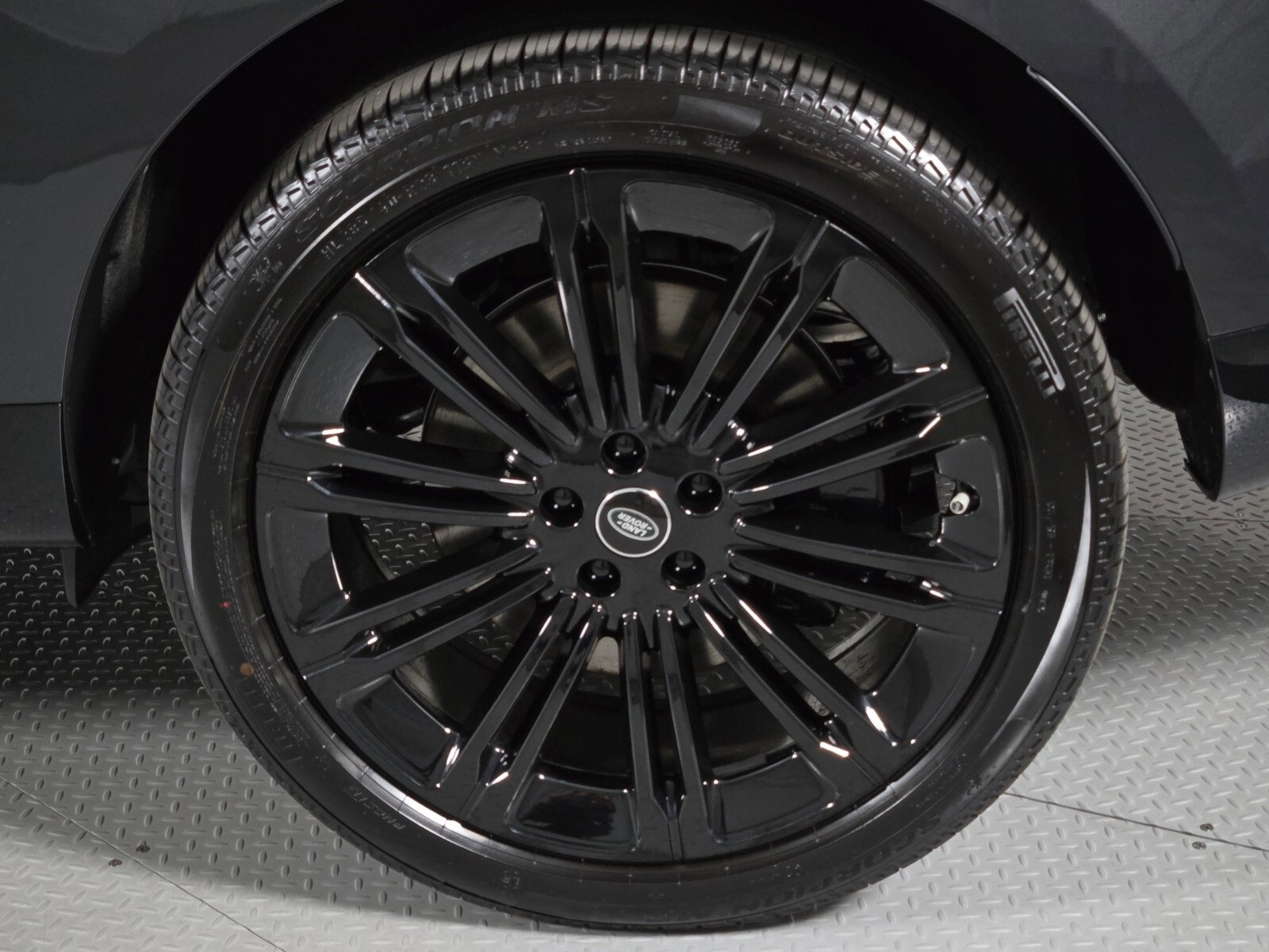 New 2025 Land Rover Range Rover Long Wheelbase SE image 10