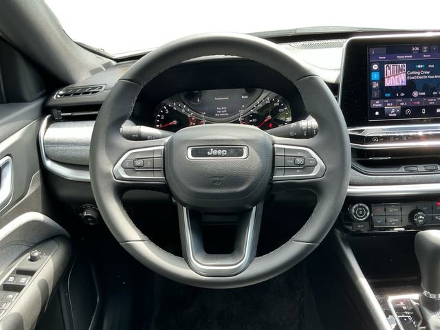 Used 2025 Jeep Compass Latitude AWD/4WD image 13