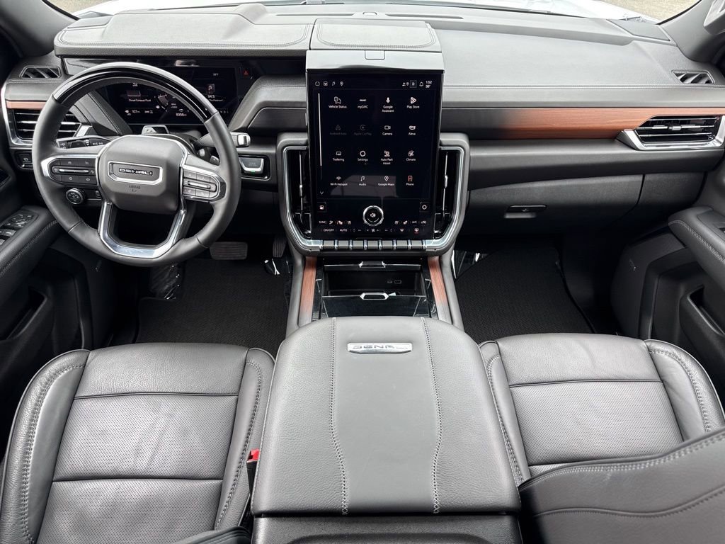 Used 2025 GMC Yukon Denali w/ Denali Reserve Package image 17