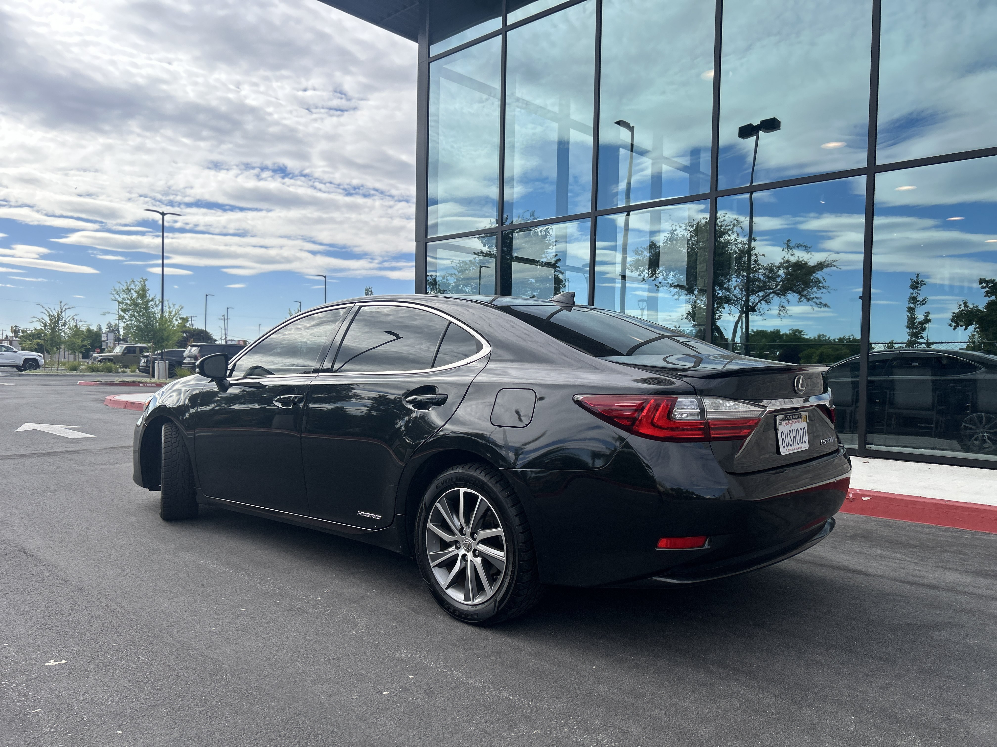 Used 2017 Lexus ES 300h w/ Navigation System Package FWD image 12