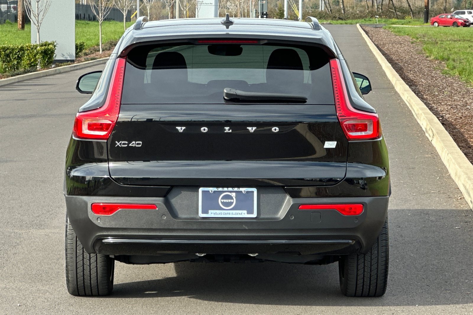 Used 2023 Volvo XC40 Recharge Plus image 4