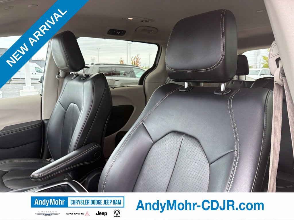 Used 2024 Chrysler Pacifica Touring-L FWD image 13