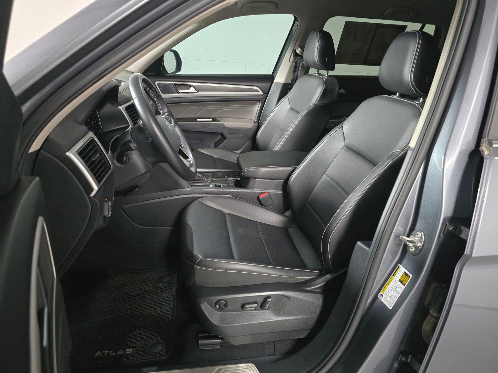 Used 2023 Volkswagen Atlas SE image 15