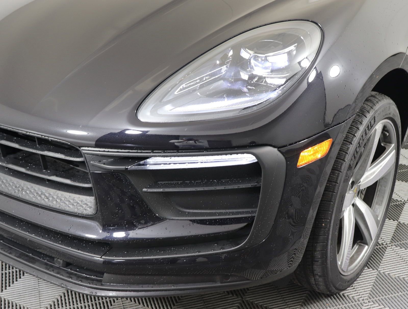 Used 2025 Porsche Macan image 9