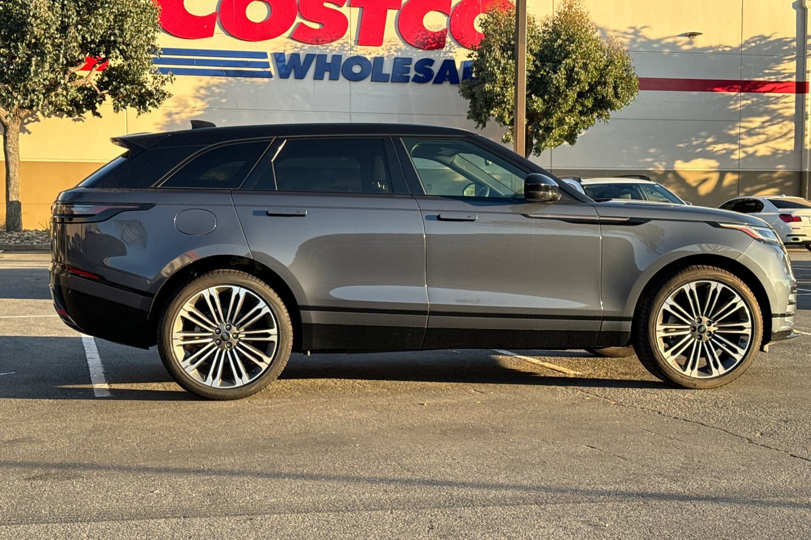 New 2024 Land Rover Range Rover Velar Dynamic HSE image 6