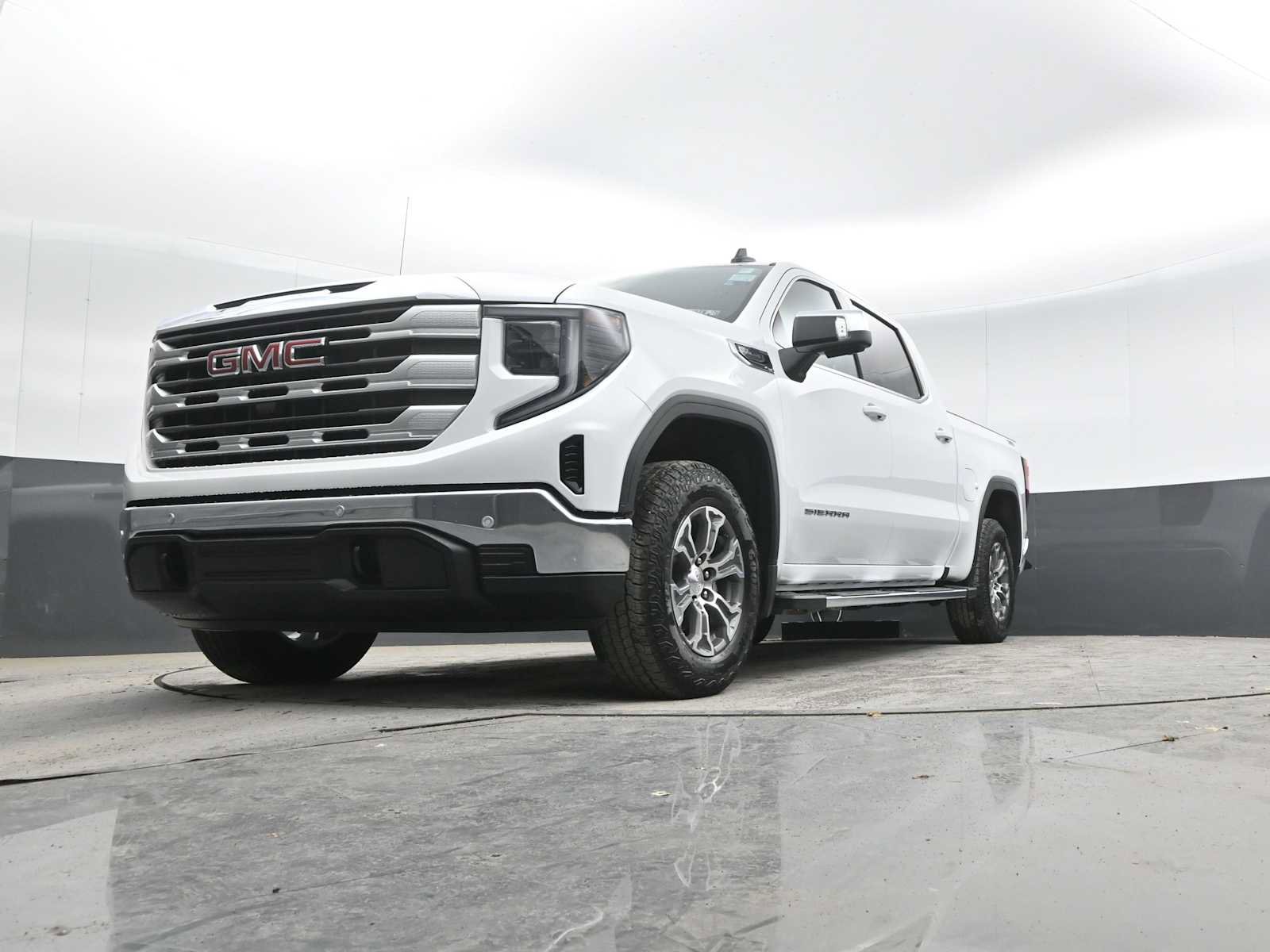 New 2026 GMC Sierra 1500 SLE image 40