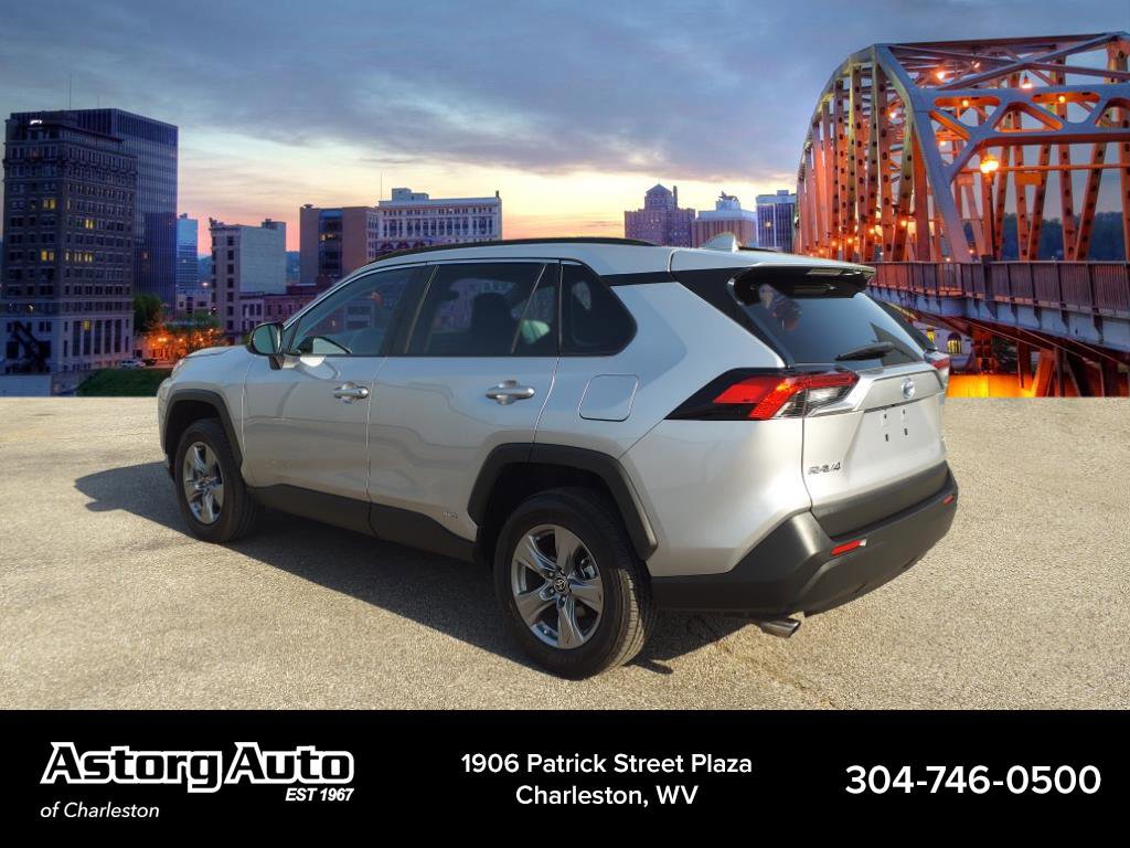 Used 2022 Toyota RAV4 LE image 5
