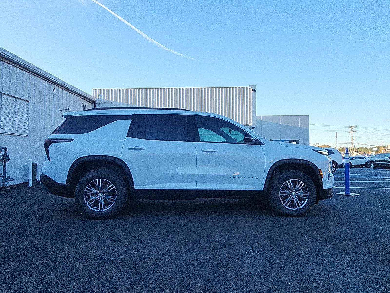 New 2026 Chevrolet Traverse LT w/ LPO, Floor Liner Package image 6