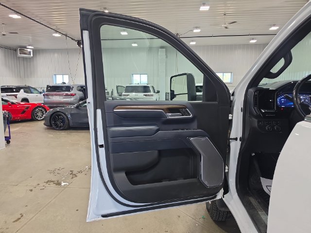 Used 2024 Chevrolet Silverado 3500 High Country w/ Technology Package AWD/4WD image 24