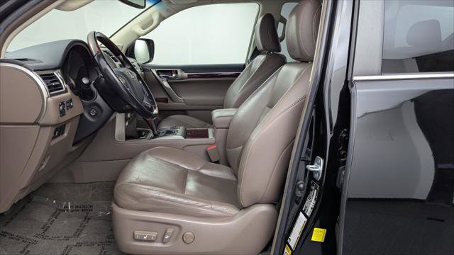 Used 2016 Lexus GX 460 w/ Premium Package image 13