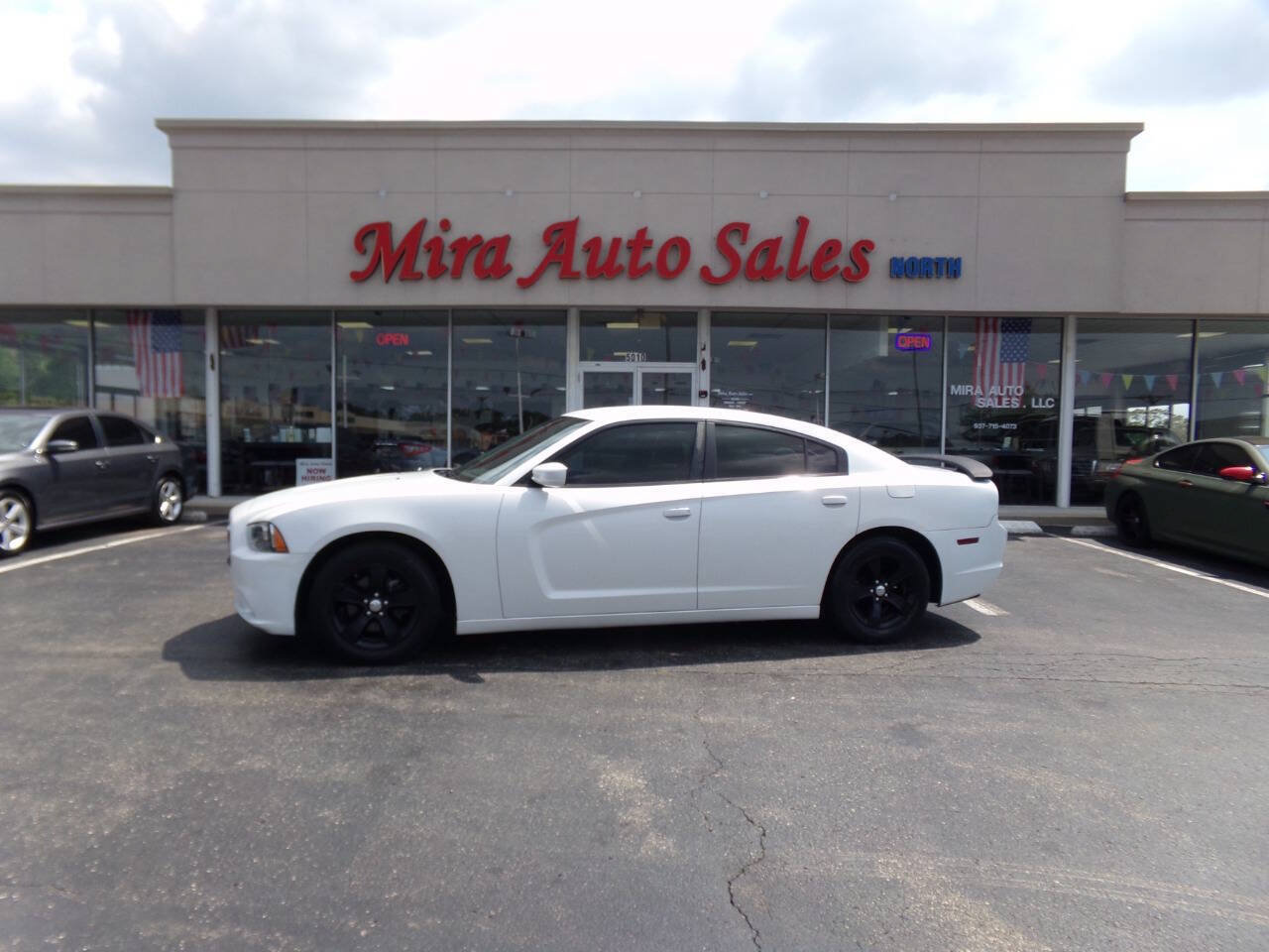 Used 2014 Dodge Charger SE RWD image 1