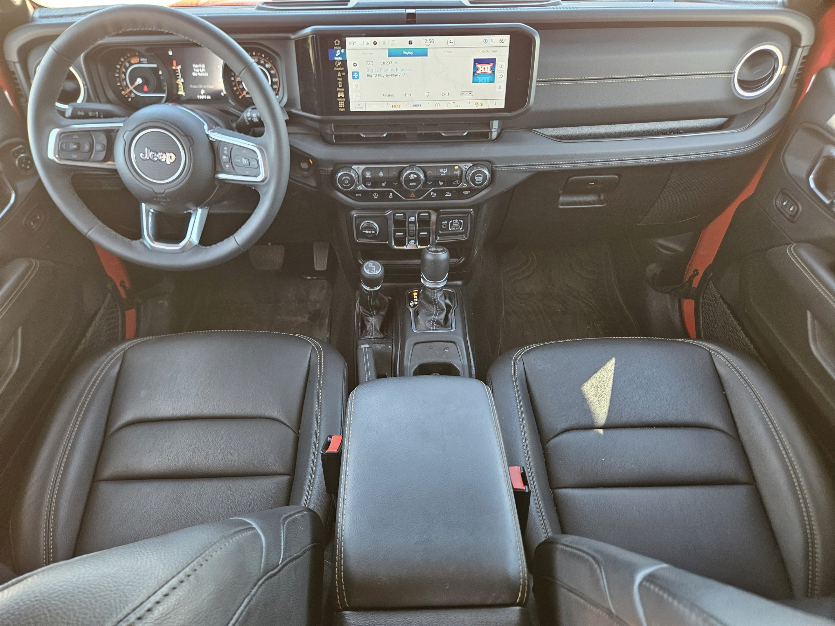 Used 2025 Jeep Wrangler Unlimited Sahara AWD/4WD image 17