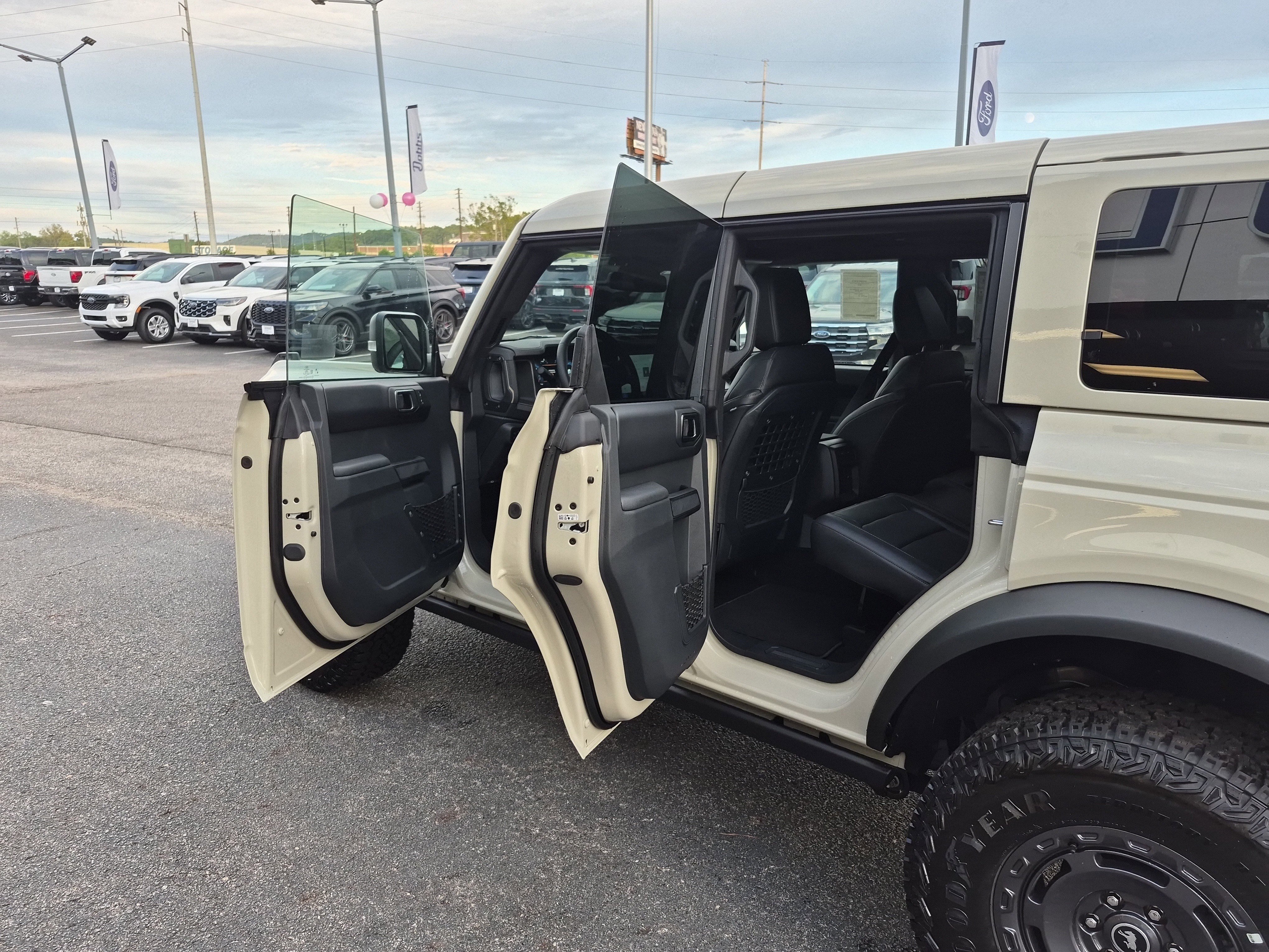 New 2025 Ford Bronco Badlands image 13