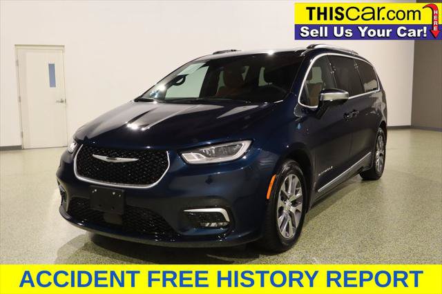 Used 2025 Chrysler Pacifica Pinnacle FWD image 4