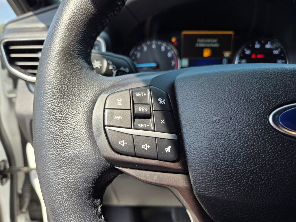 Used 2020 Ford Explorer XLT w/ Equipment Group 202A AWD/4WD image 32