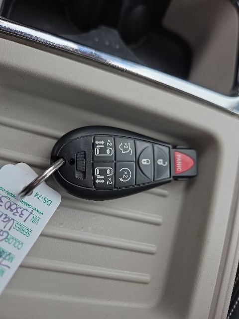 Used 2016 Chrysler Town & Country Touring-L FWD image 54