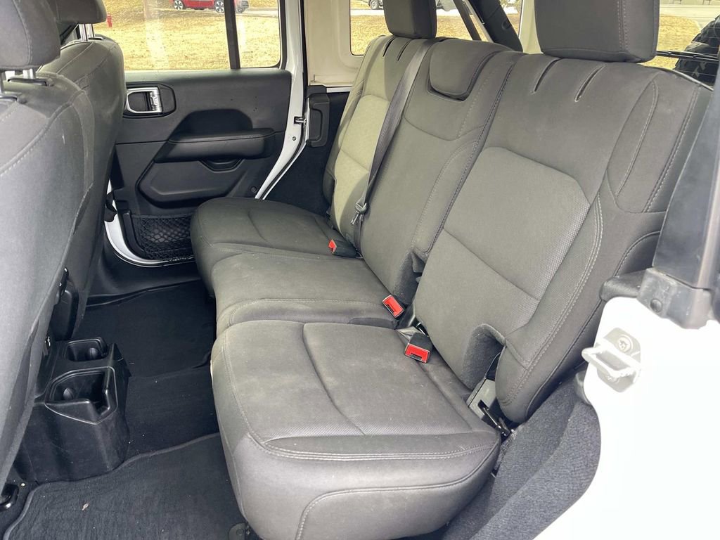 Used 2019 Jeep Wrangler Unlimited Sahara image 17