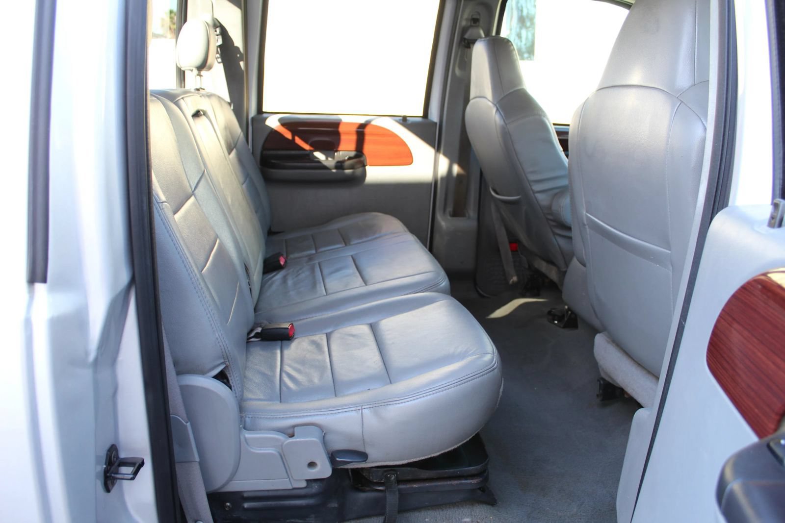 Used 2005 Ford F350 Lariat RWD image 11