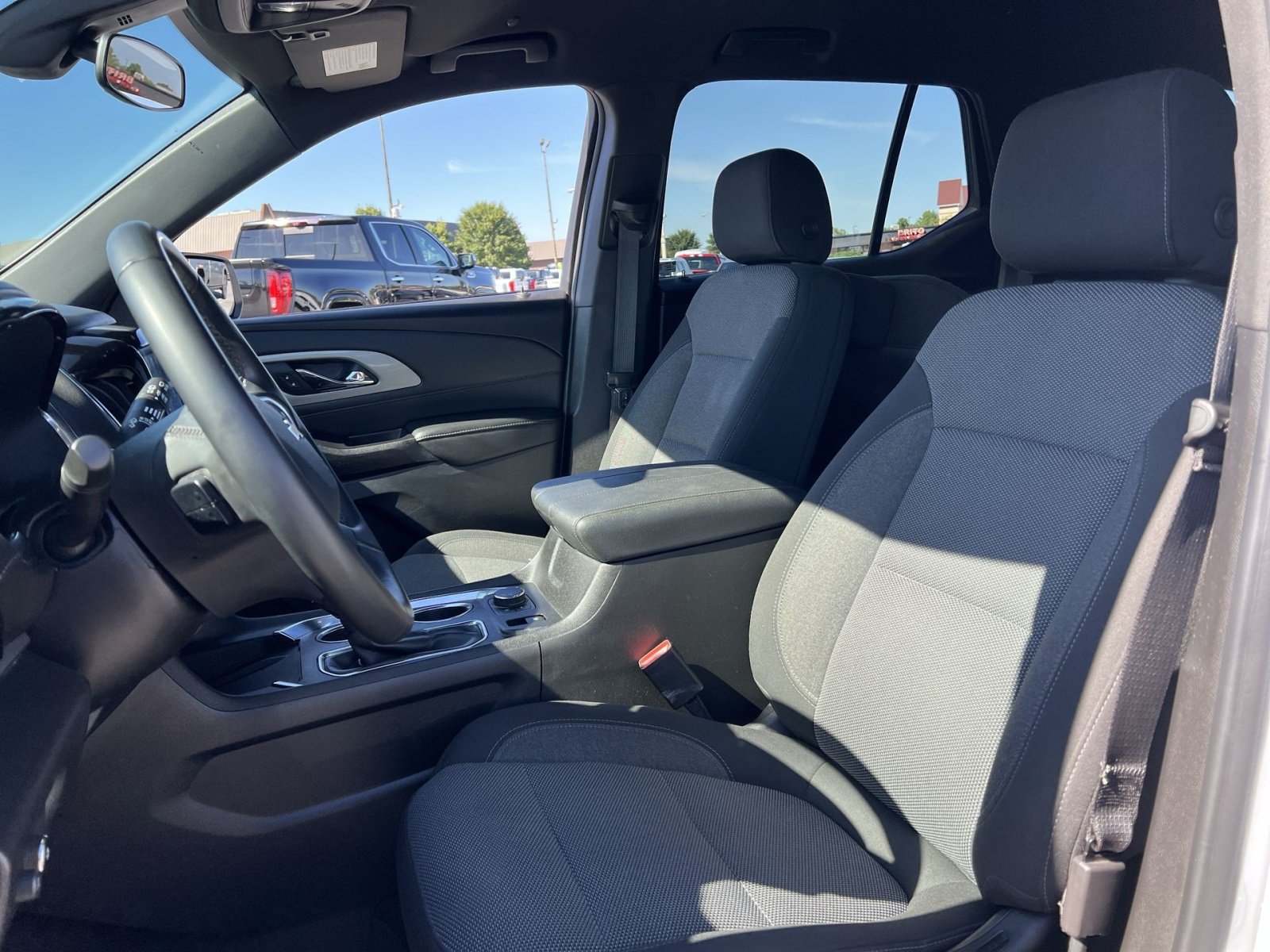 Used 2023 Chevrolet Traverse LT FWD image 13