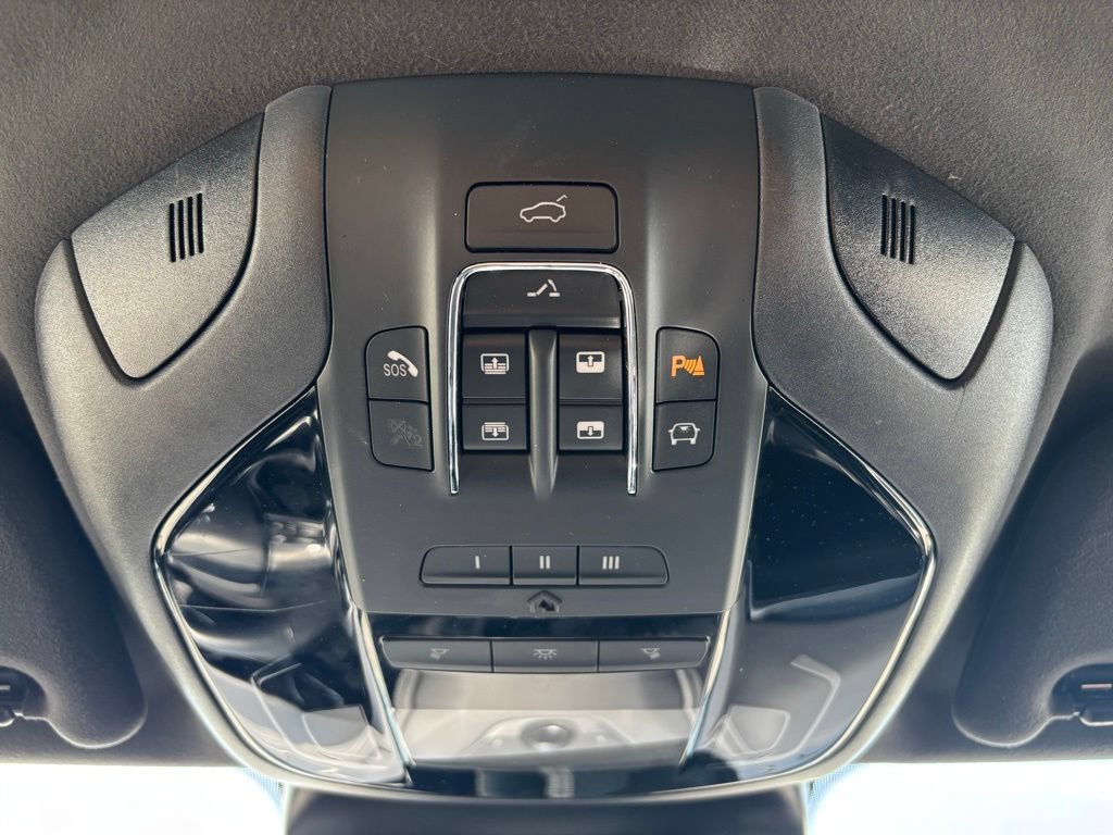 Used 2021 Maserati Levante AWD/4WD image 19