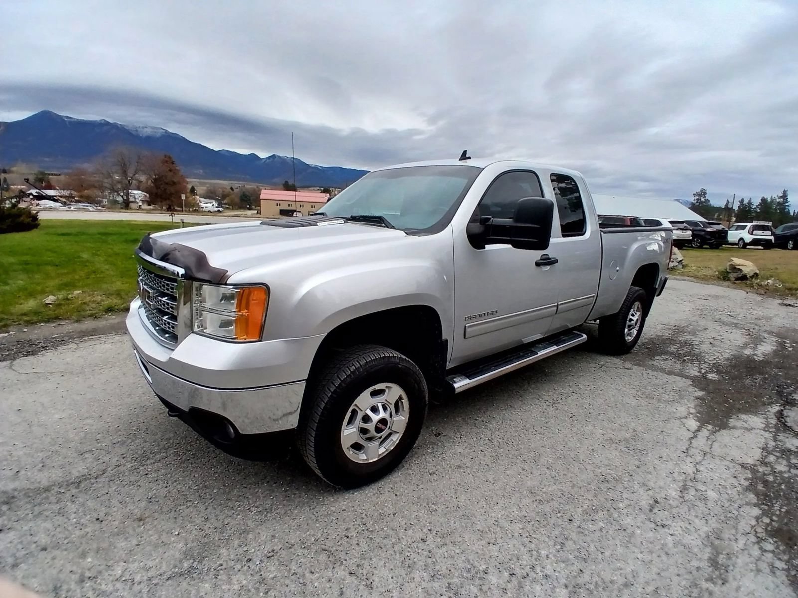 Used 2013 GMC Sierra 2500 SLE w/ SLE Preferred Package AWD/4WD image 1