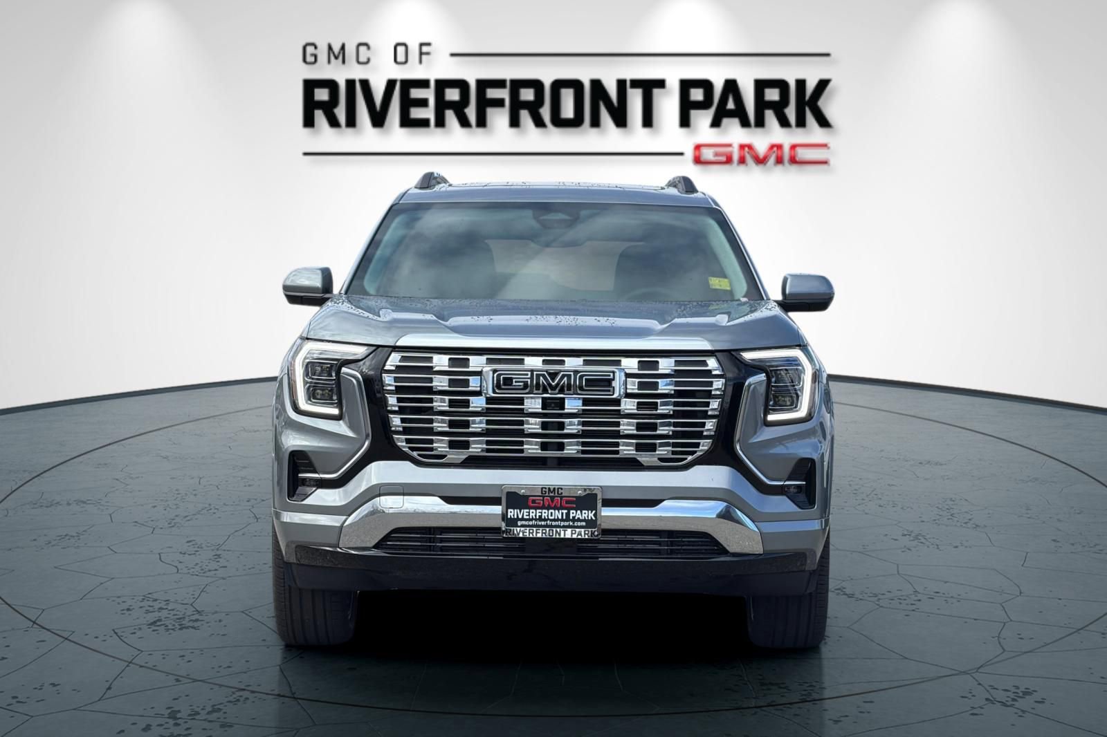New 2026 GMC Terrain Denali w/ LPO, Black Badging Package image 8