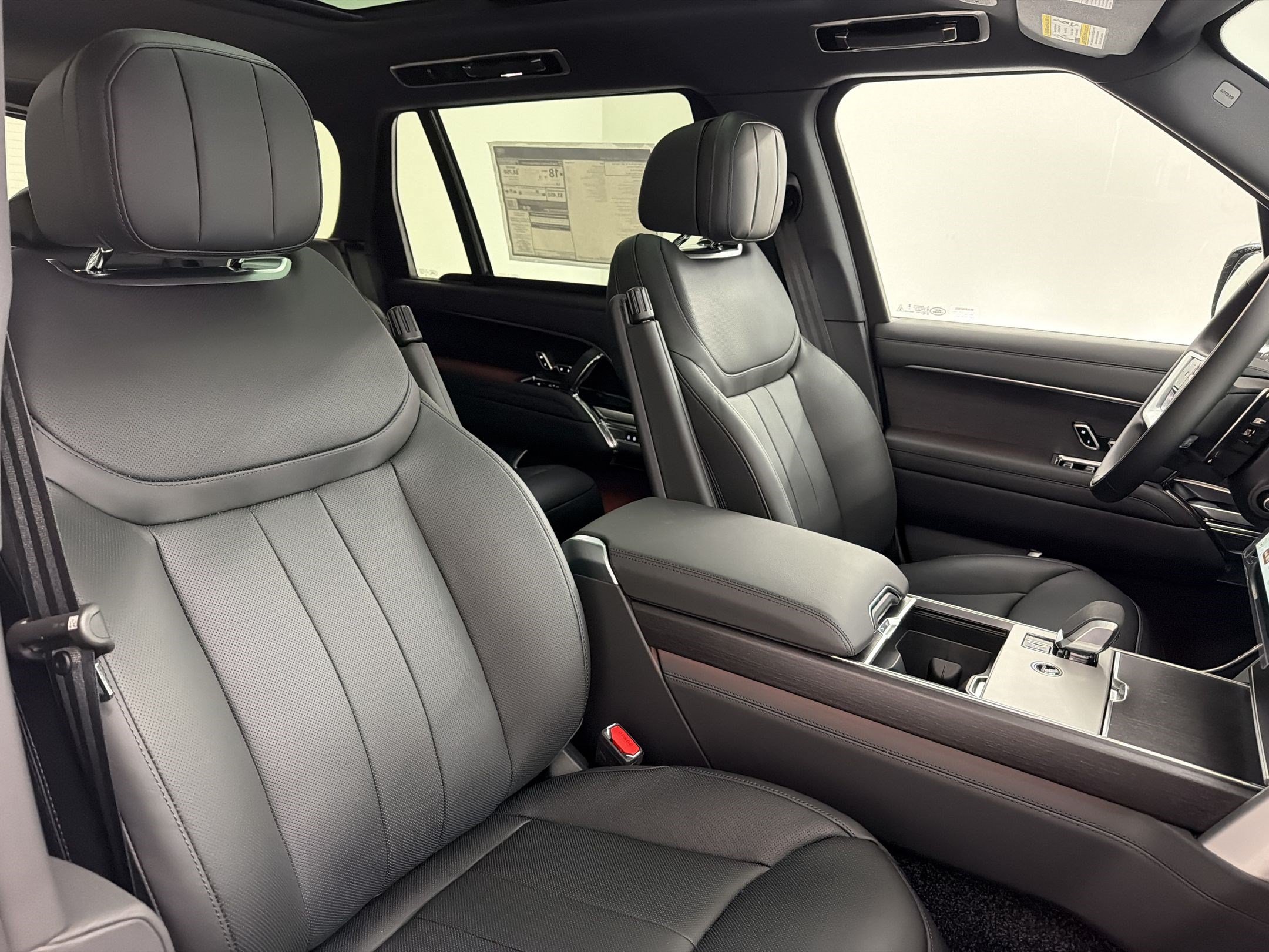 New 2026 Land Rover Range Rover Long Wheelbase SE AWD/4WD image 24